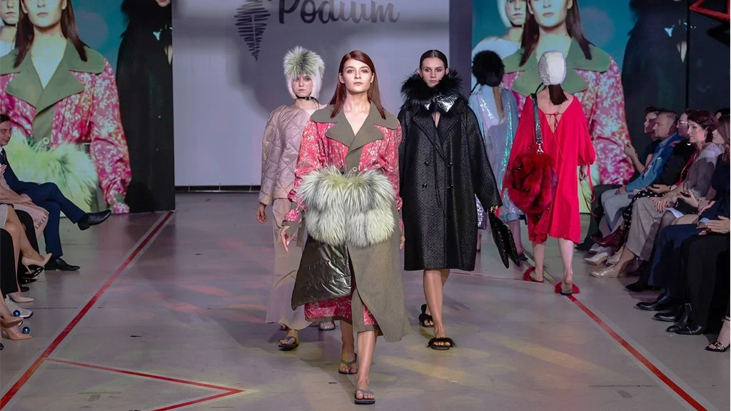 Alina Syrykh models on a catwalk